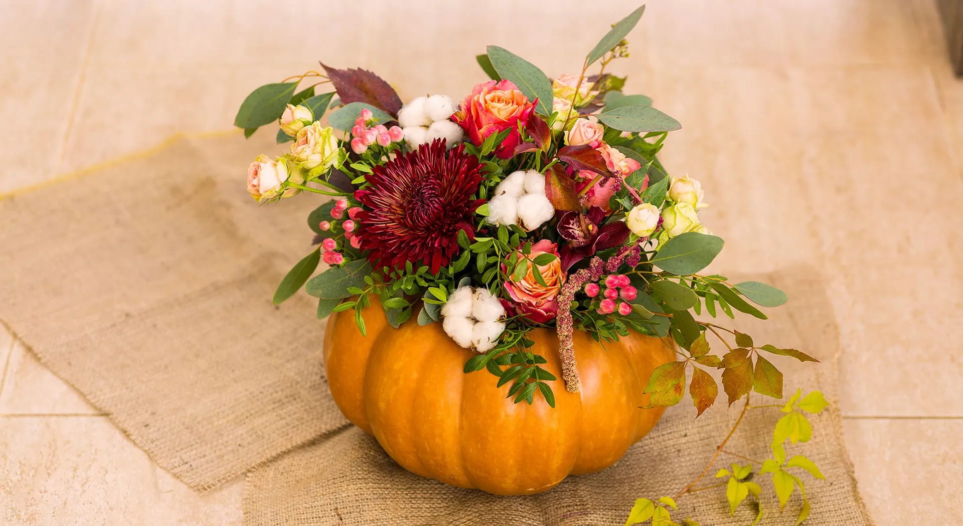 Herbstlicher DIY Kürbis-Tischschmuck