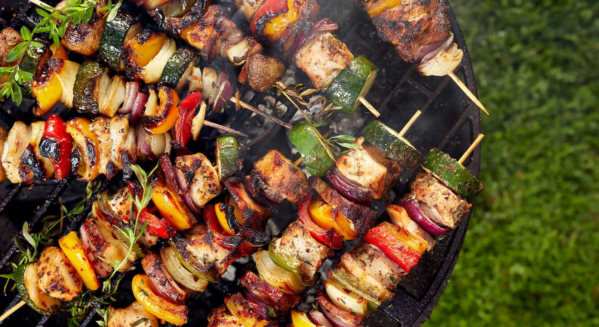 Wie man den Grill in 4 Schritten anmacht