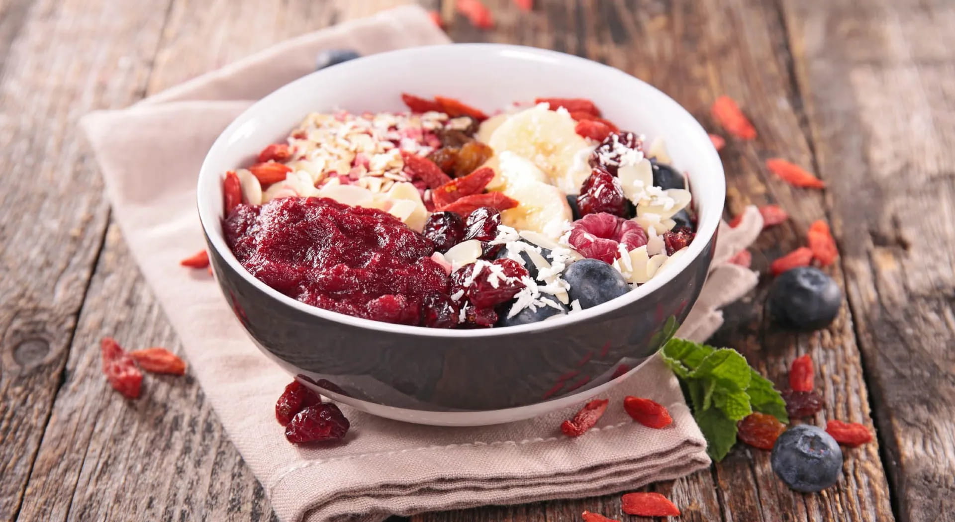 Acai Bowl: cos’è e perché non potrete più farne a meno