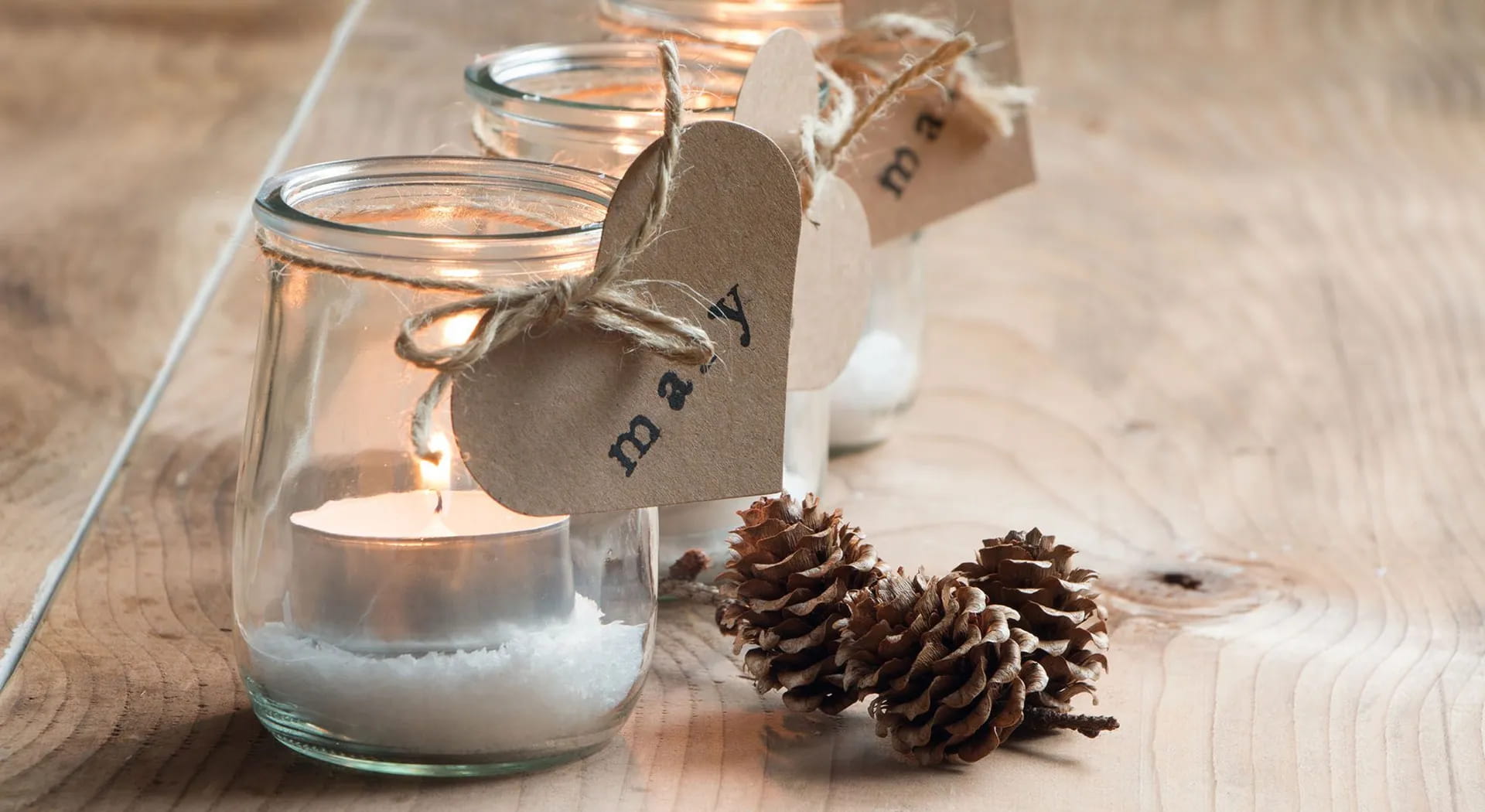 Selbstgemachte Weihnachtskerzen: einfache und originelle Ideen