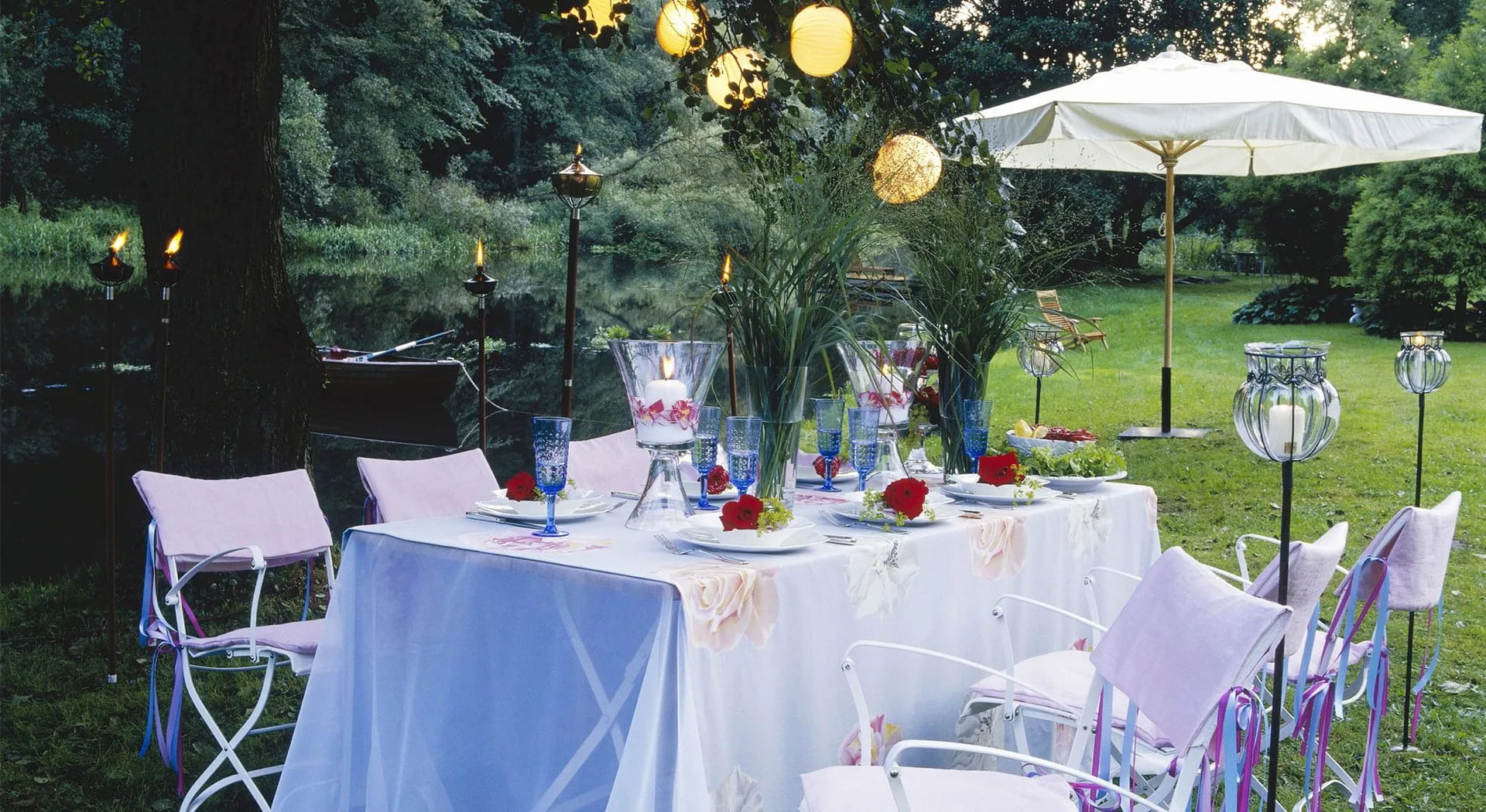 Abendessen im Garten: 4 Ideen für das perfekte Abendessen organisieren