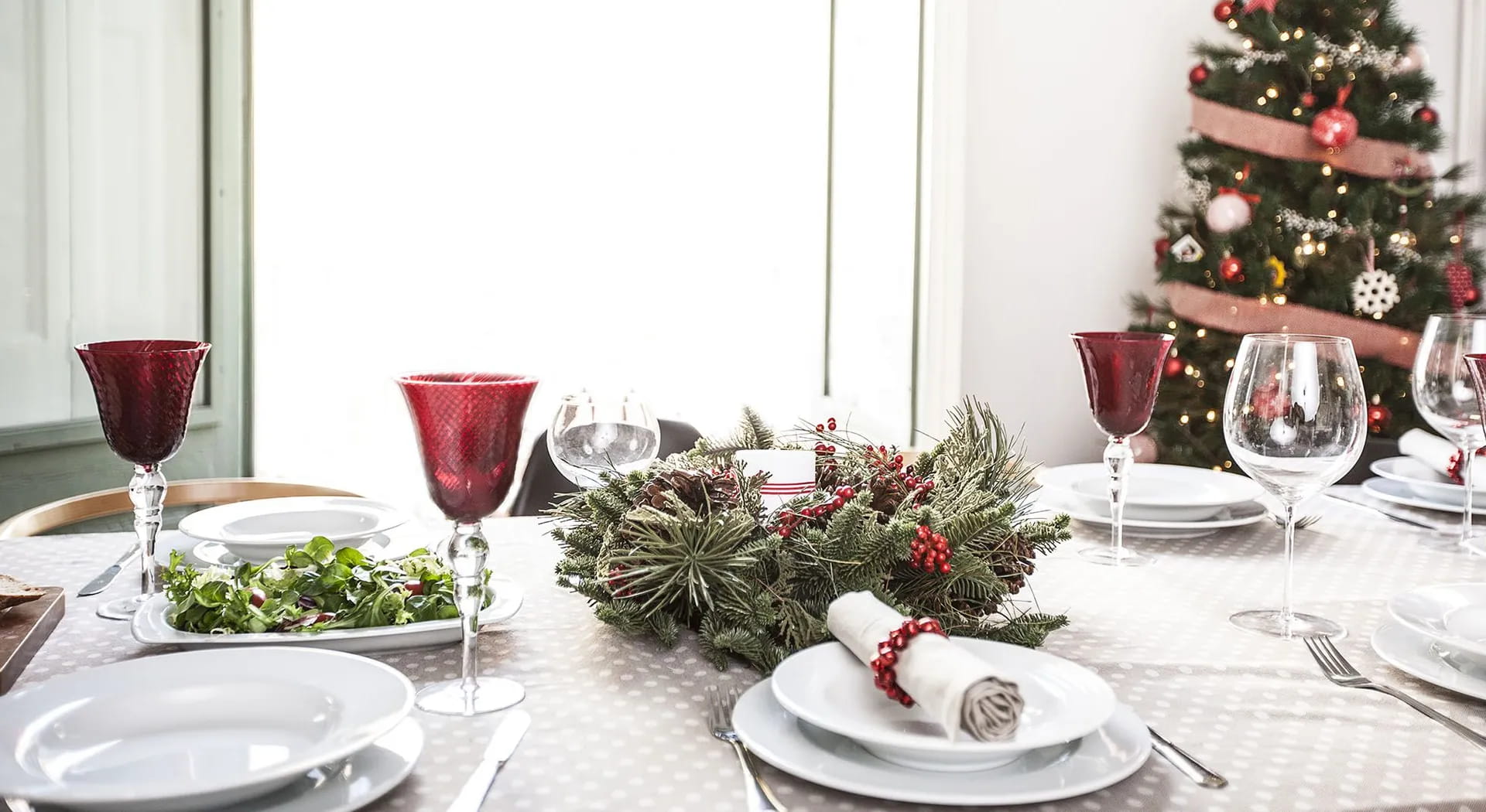 Wie man den traditionellen Weihnachtstisch deckt