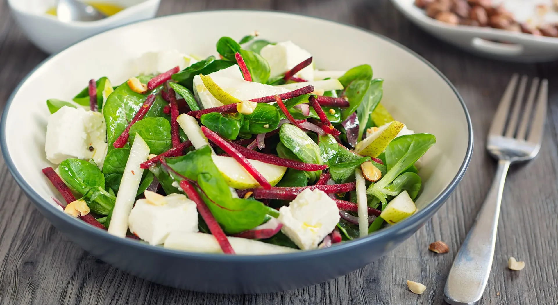 Wie man den Salat würzt, alle Geheimnisse und Ratschläge