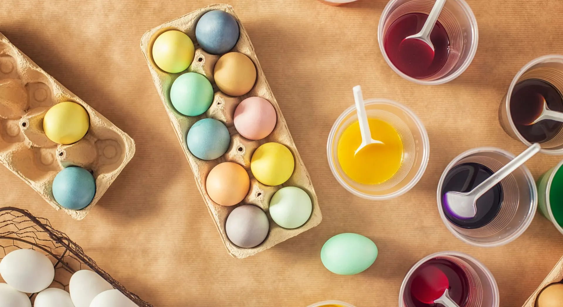 Come fare le uova colorate con ingredienti naturali