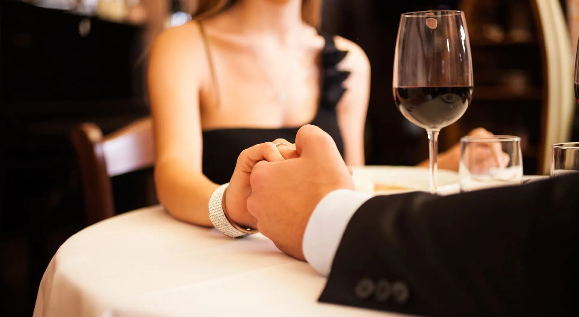 Wie lädt man eine Frau zum Abendessen ein, damit sie Ja sagt
