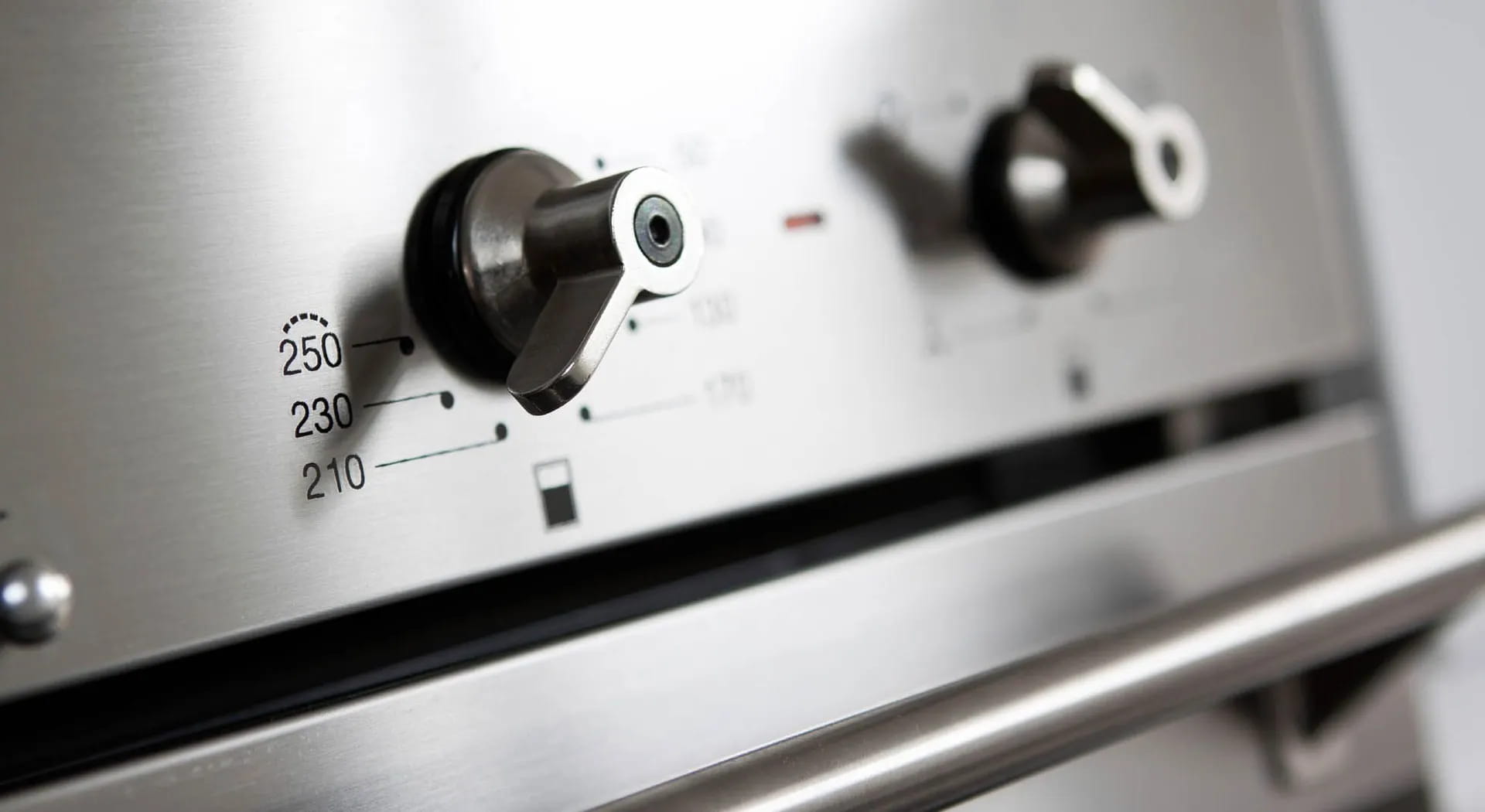 Come pulire il forno e tenerlo pulito per i prossimi mesi