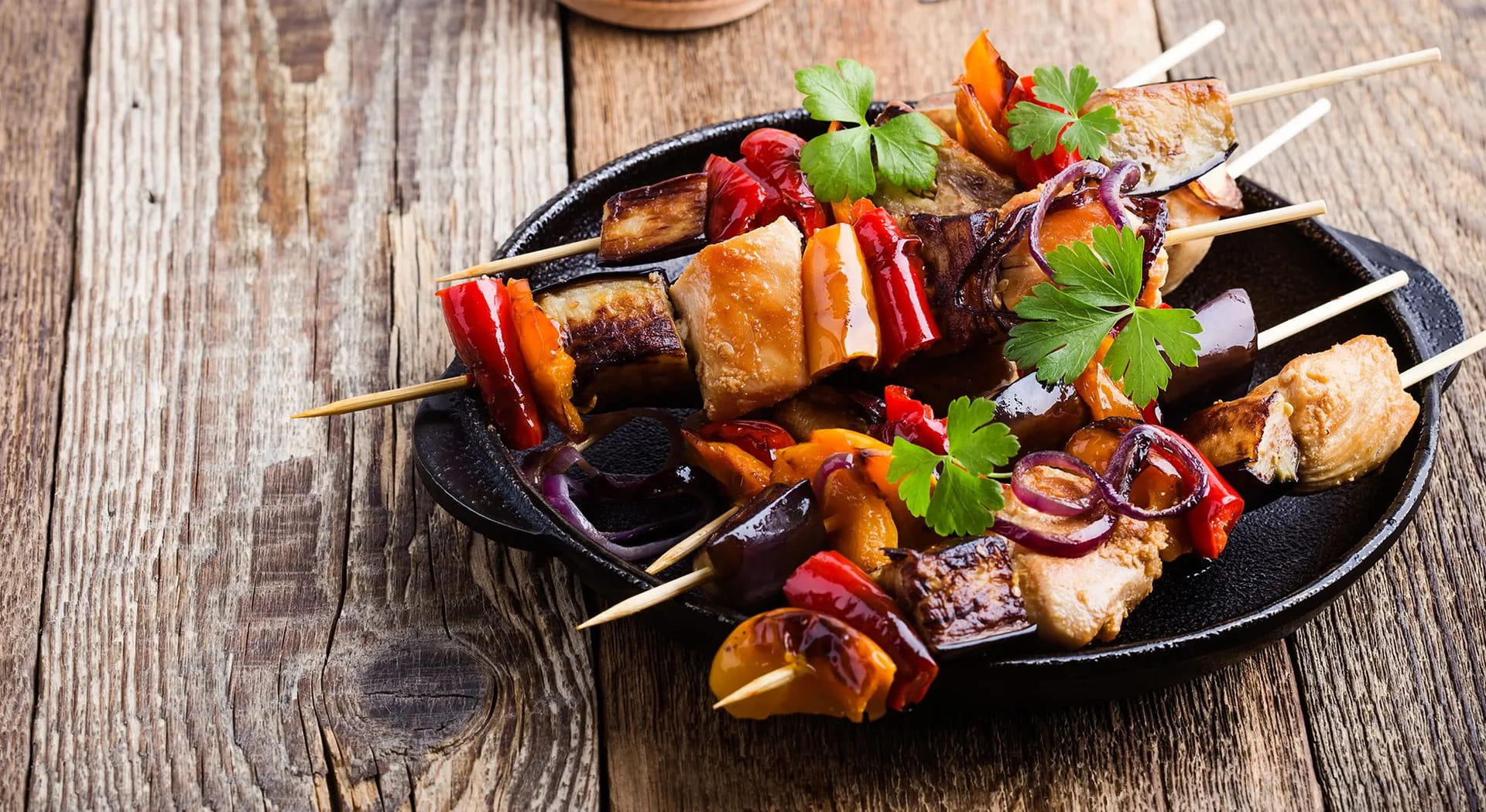 Der Spieß auf dem Grill, wie man ihn benutzt und alle Tipps