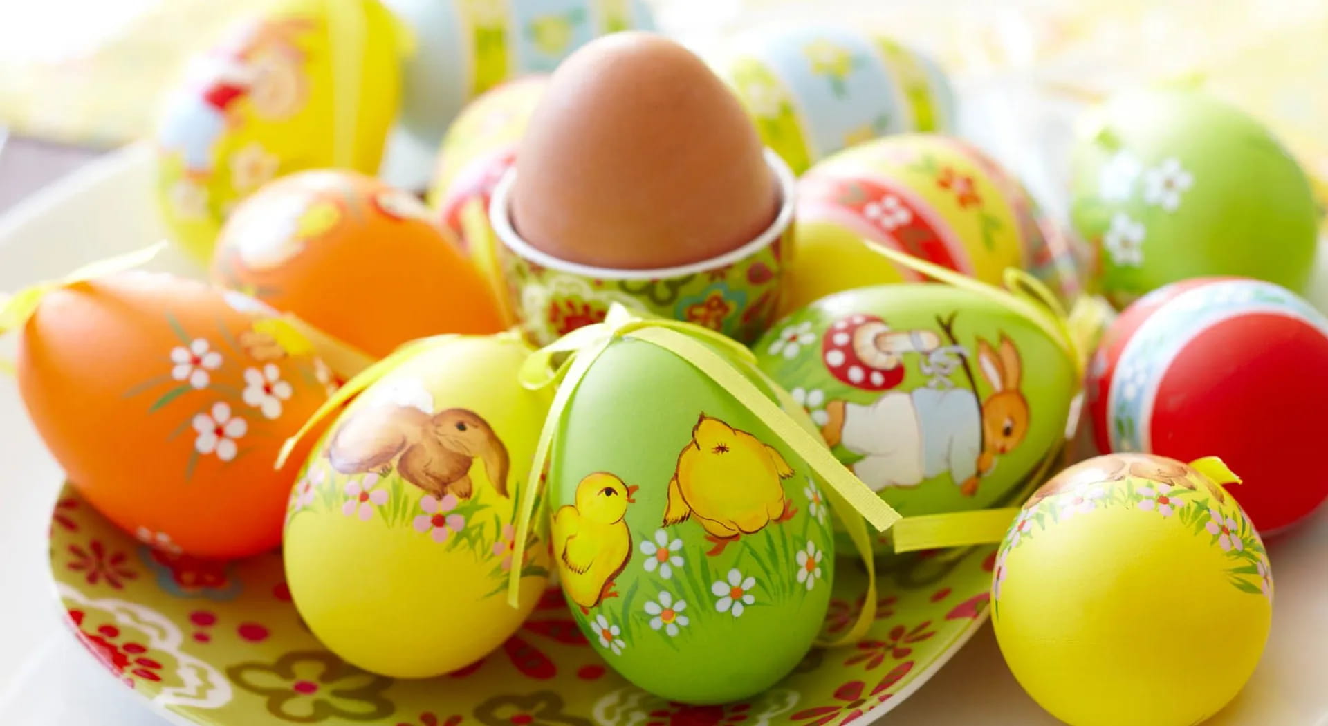 Dekorierte hartgekochte Eier für Ostern: Ideen zur Personalisierung